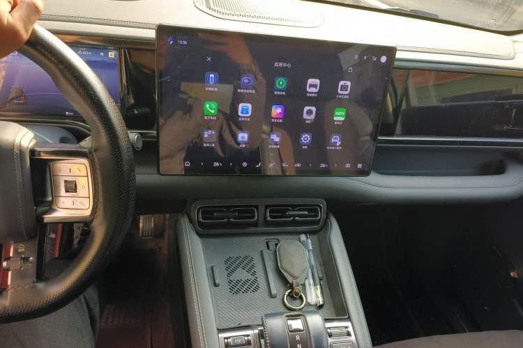 Used Formula Leopard 5 2023 Navigator Edition
