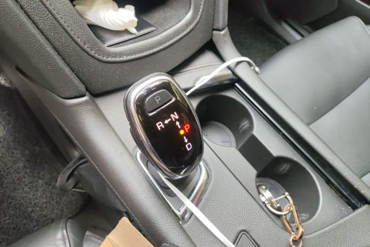 Used Cadillac XT5 2018 25T Luxury Model Gear Lever