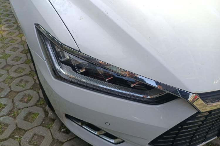 Used BYD Qin Pro New Energy 2019 EV Super Edition High-Power Long-Range Smart-Connected Cutting-Edge Model Right Front Headlight