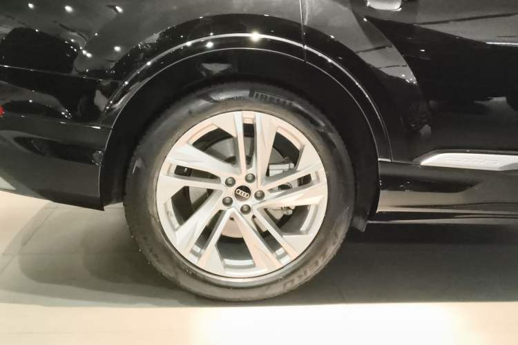 Used Audi Q7 2023 45 TFSI quattro S line Sport model