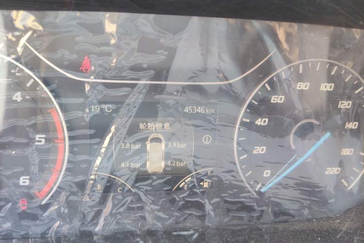 Used Ford Transit 2023 2.0T Diesel Manual Multifunction Commercial Vehicle Short Wheelbase Low Roof 5/6 Seats Odometer Close Up