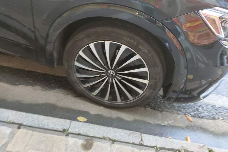 Used Volkswagen Viloran 2020 380TSI Flagship Edition Right Front Wheel Hub