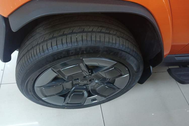 Used iCAR V23 2026 Model V23S 501 Four-Wheel Drive Peak Performance Edition Left Front Wheel Hub