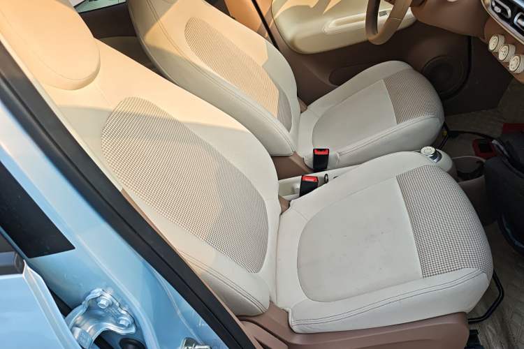 Used Wuling Hongguang MINIEV 2025 Four-Door Version Premium Edition Right Front Seat