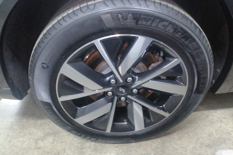 Used Li Auto L7 2023 Air model Right Rear Wheel Hub