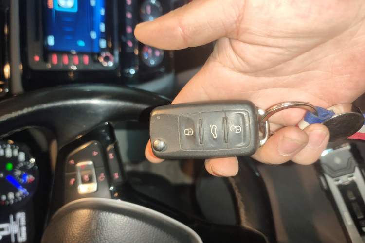 Used Volkswagen Sagitar 2015 230TSI Automatic Luxury Model Vehicle Key