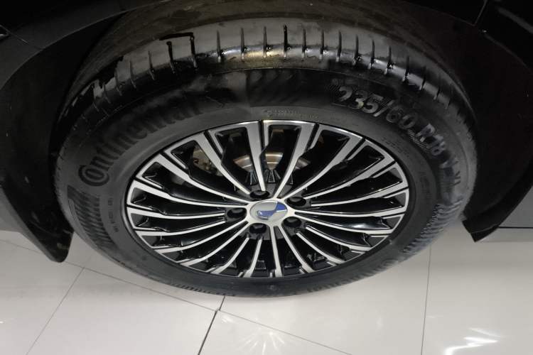 Used Denza D9 2025 DM-i Intelligent Drive 1020 Four-Wheel Drive Prestige Model