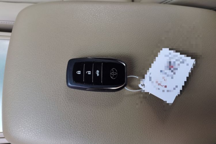 Used Toyota Highlander 2012 2.7L Two-Wheel Drive 7-Seater Luxury Edition Vehicle Key