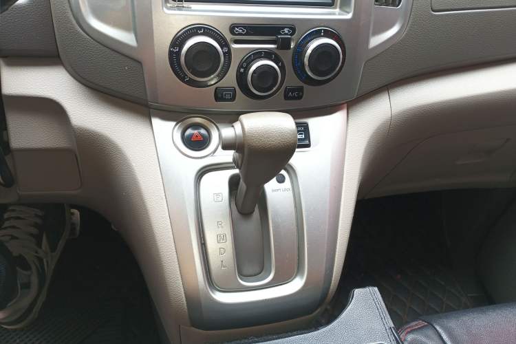 Used Nissan NV200 2018 1.6L CVT Luxury Model Gear Lever