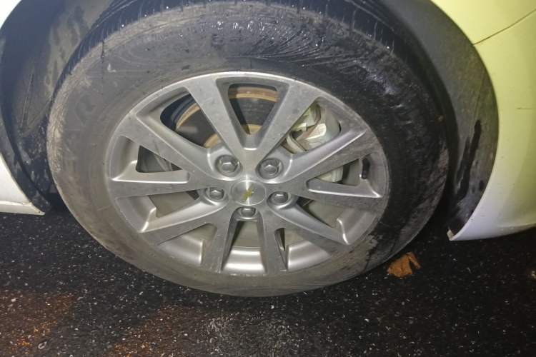 Used Chevrolet Malibu 2017 1.5T Automatic Luxury Edition Right Front Wheel Hub