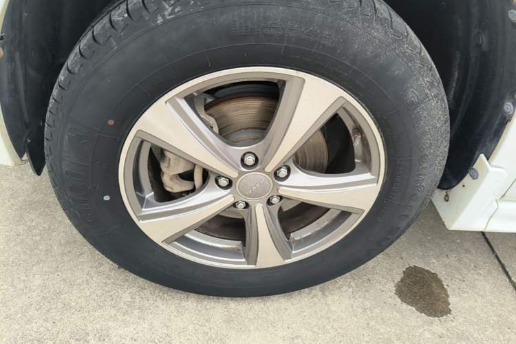 Used Haval H6 2016 Upgraded Model 1.5T Manual Two-Wheel Drive Elite Version Left Front Wheel Hub