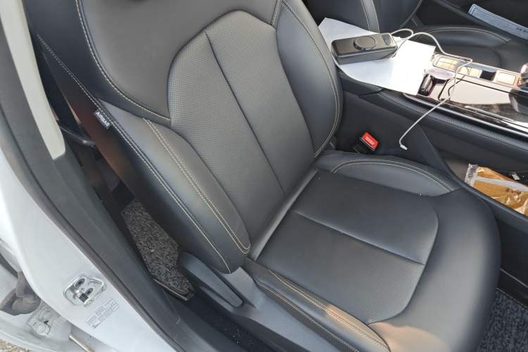 Used Roewe i6 MAX 2020 300TGI Automatic "Swell Cool Smart Drive" Edition