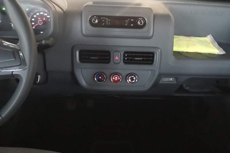 Used Wuling Yangguang 2025 Model 310KM Bus Edition—Customized by CATL