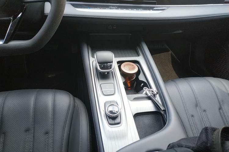 Used Chery Fengyun A8 2024 127 Long-Distance Edition Standard Version Gear Lever