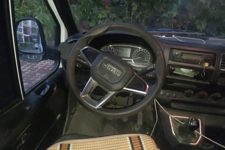 Used JMC Transit 2021 2.8T Space King Taurus Short Wheelbase Mid-Height 6-Seater Diesel Euro VI JX493
