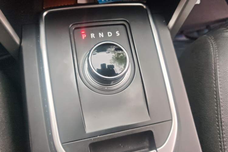 Used Land Rover Discovery Sport 2017 2.0T PURE Gear Lever