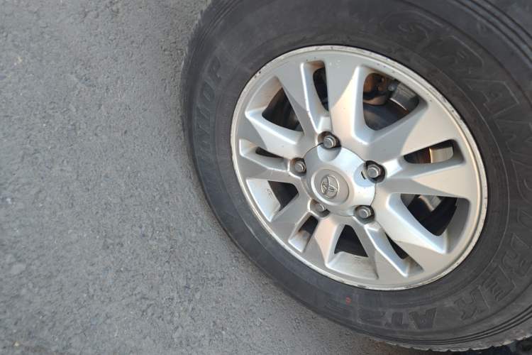 Used Toyota Land Cruiser  Right Front Wheel Hub