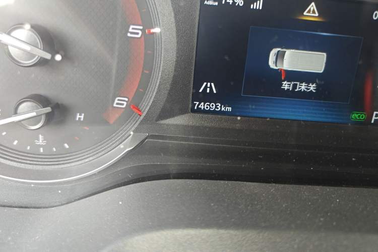 Used SAIC MAXUS V90 RV 2021 2.0T Lifestyle V90 Self-Propelled Class C RV Deluxe Version with Large Front Overhead Bed
