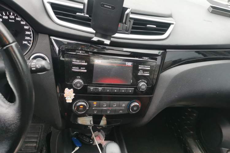 Used Nissan Qashqai 2016 2.0L CVT Luxury Edition Audio And AC Panel