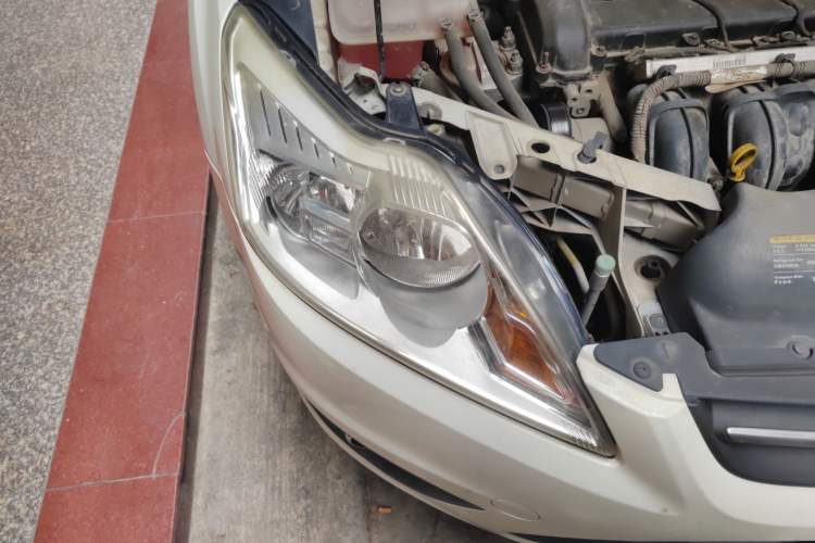 Used Ford Focus 2013 Sedan Classic 1.8L Automatic Base Model Right Front Headlight