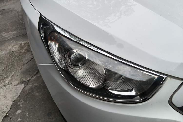 Used Hyundai ix35 2012 2.0L Automatic Two-Wheel Drive Elite Edition GLS Right Front Headlight