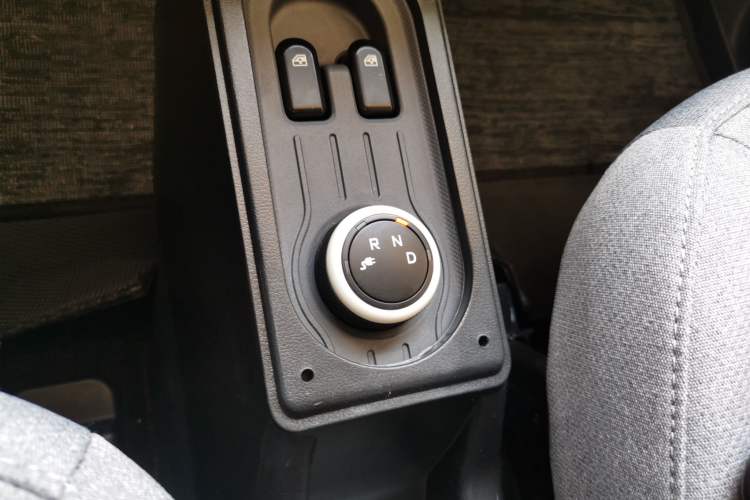 Used Wuling Hongguang MINIEV 2021 Macaron Premium Model – Lithium Iron Phosphate Gear Lever