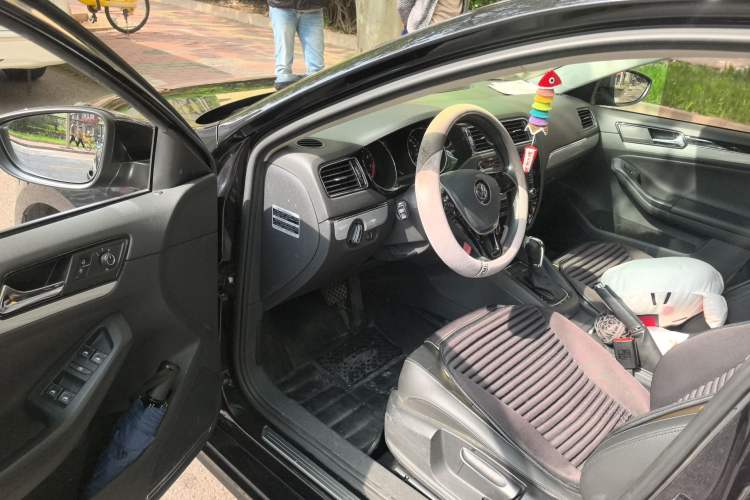 Used Volkswagen Sagitar 2015 230TSI Automatic Comfort Version