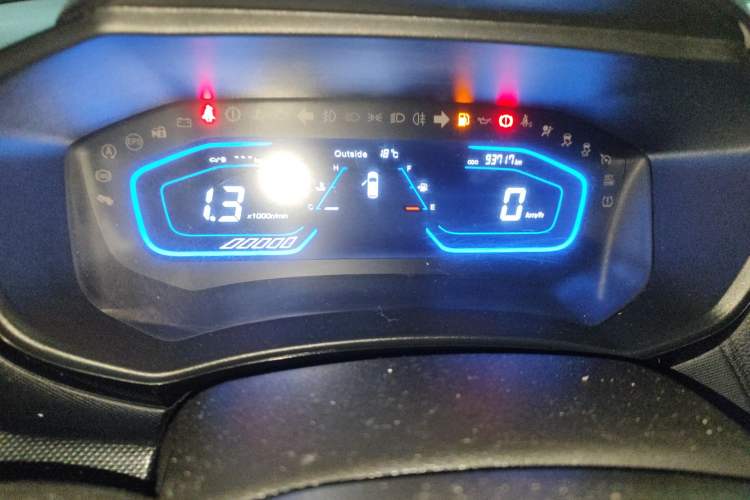 Used CHANGAN OSHAN A800 2017 1.6L Manual Comfort Model Odometer Close Up