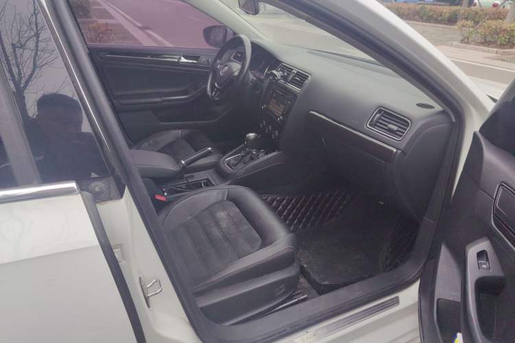 Used Volkswagen Sagitar 2015 230TSI Automatic Luxury Model