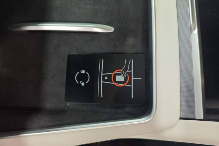 Used Tesla Model Y L 2025 Model Long-Range All-Wheel-Drive Version
