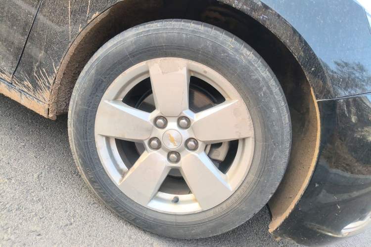 Used Chevrolet Malibu 2012 2.0L Automatic Luxury Edition Right Front Wheel Hub