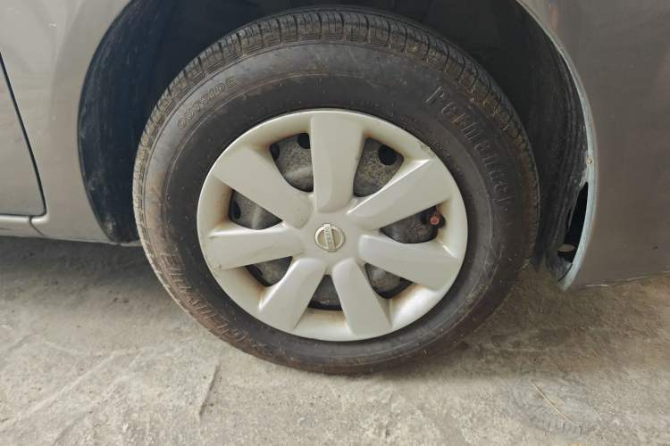Used Nissan Sunny 2015 1.5XE Manual Comfort Edition Right Front Wheel Hub