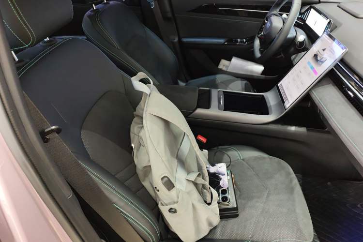 Used Geely Galaxy L6 2024 125km Creative Edition
