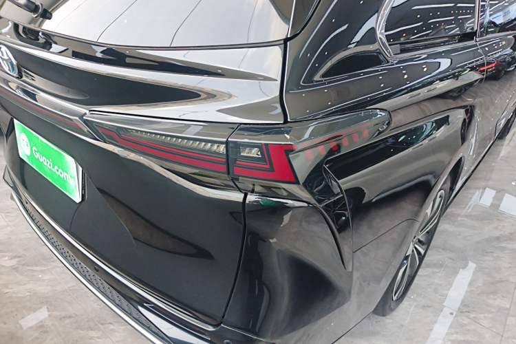 Used Toyota Granvia 2022 2.5L Hybrid Premium Edition Right Rear Taillight