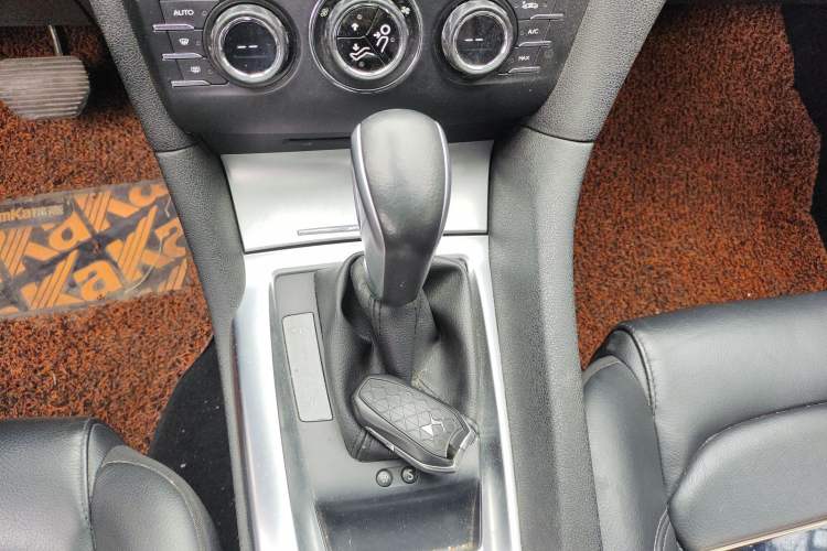 Used DS 6 2014 1.6T Luxury Edition THP160 Gear Lever
