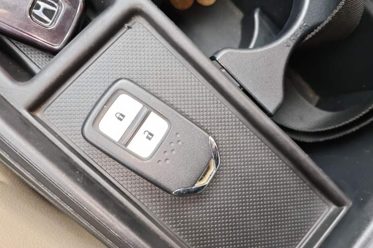 Used Honda CR-V 2015 2.4L two-wheel drive luxury version Vehicle Key