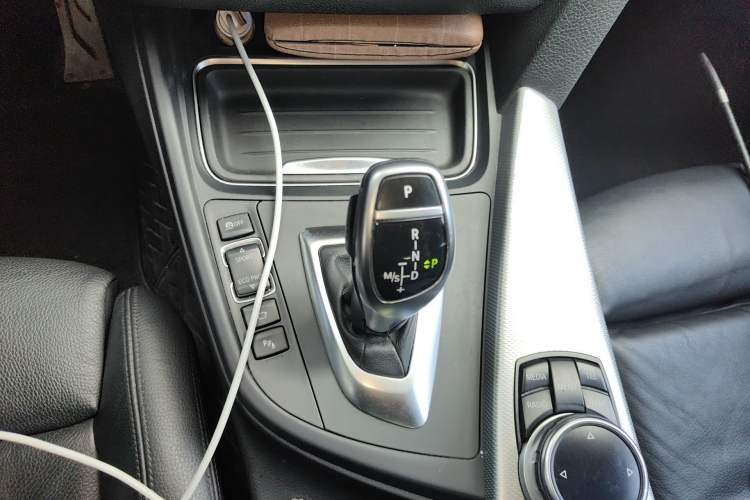 Used BMW 3 Series 2014 328i M Sport Edition Gear Lever