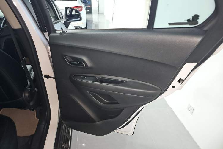 Used Chevrolet Trax 2016 1.4T Automatic Two-Wheel Drive Comfort Version with Sunroof