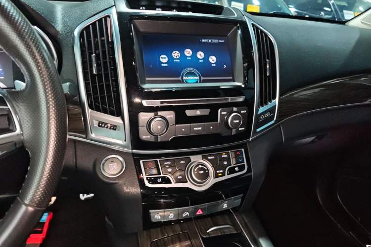 Used Haval H9 2017 2.0T Gasoline 4x4 Luxury 7-Seater