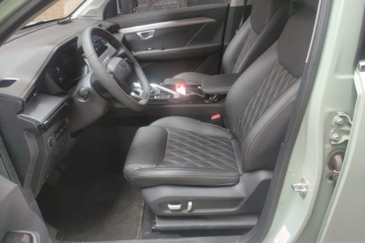 Used Wuling Asta 2022 2.0L DHT Electric-Speed Version
