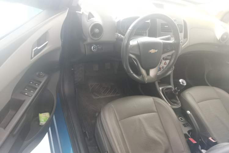 Used Chevrolet Aveo Sonic 2011 Hatchback 1.6L MT SX

