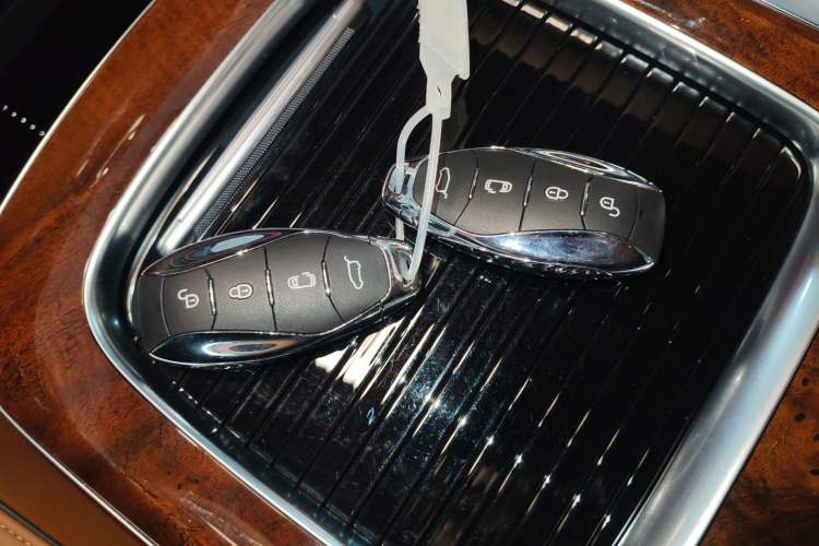 Used Hongqi HQ9 PHEV 2024 2.0T Four-Wheel Drive Luxury Edition Vehicle Key