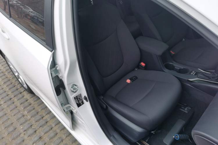 Used Toyota Corolla 2021 Dual-Motor 1.8L E-CVT Elite Edition Right Front Seat