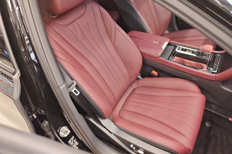 Used Hongqi H5 2025 2.0T Automatic Xuan Ying Edition
