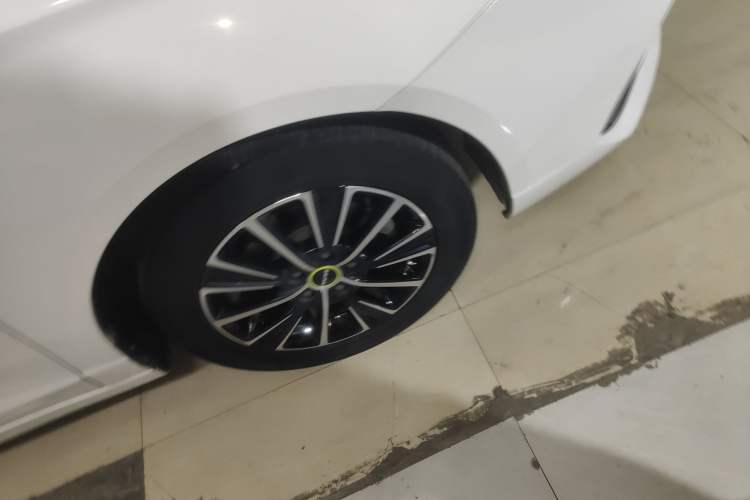 Used Roewe i5 2021 1.5L CVT Diamond Edition Right Front Wheel Hub