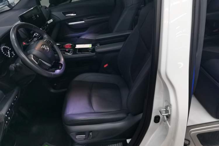 Used Toyota SIENNA 2024 2.5L Hybrid Four-Wheel Drive Prestige Edition
