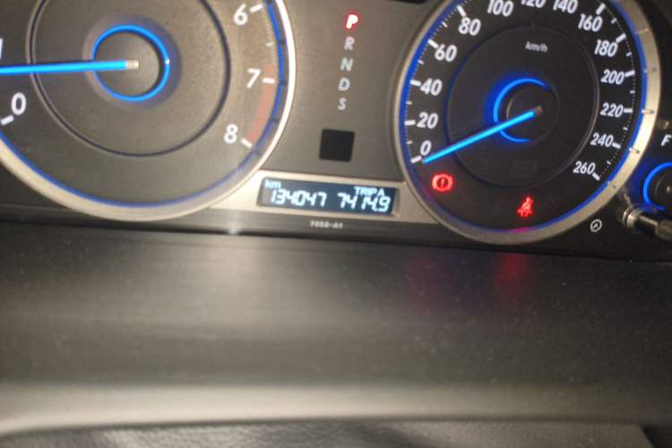 Used Honda Crosstour 2014 3.0L AWD Prestige Edition Odometer Close Up