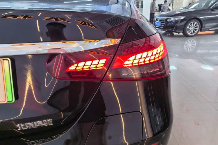 Used Mercedes-Benz E-Class New Energy 2023 E 350 e L Plug-in Hybrid Sedan Exterior 3