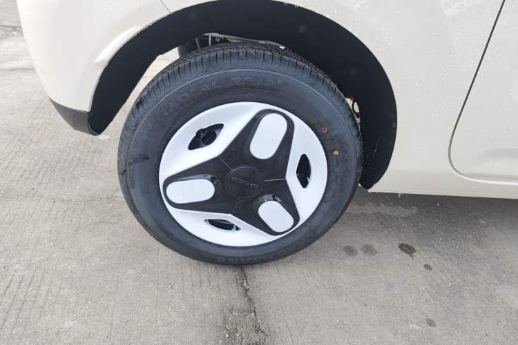 Used Geely Galaxy Panda 2025 210 km – Yuanqi Bear Right Rear Wheel Hub