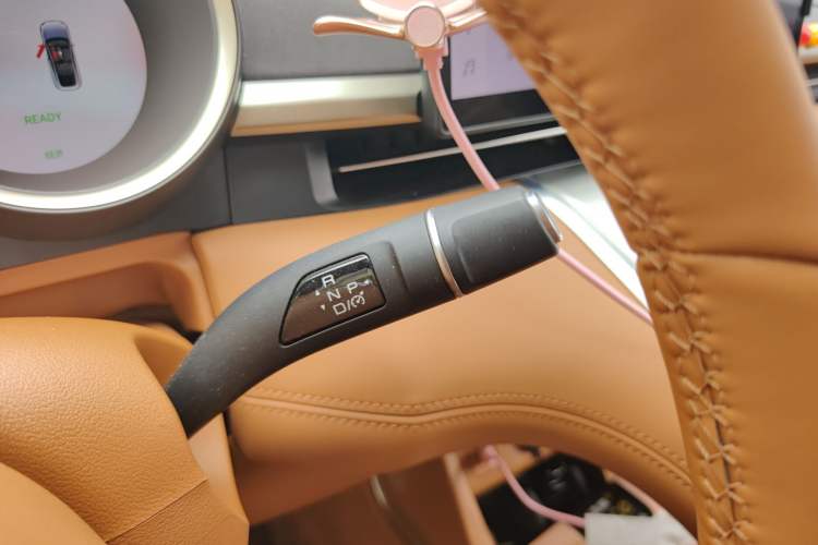 Used ORA Lightning Cat 2022 555 km Luxury Edition Gear Lever